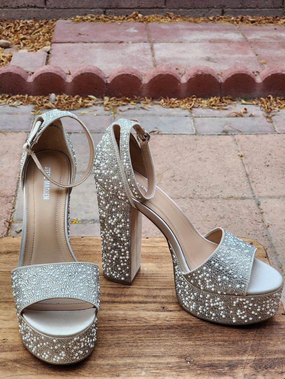 Steve Madden Women's Glam Champagne Pearl Rhinestones Platform Sandals Size 10 - Picture 4 of 9